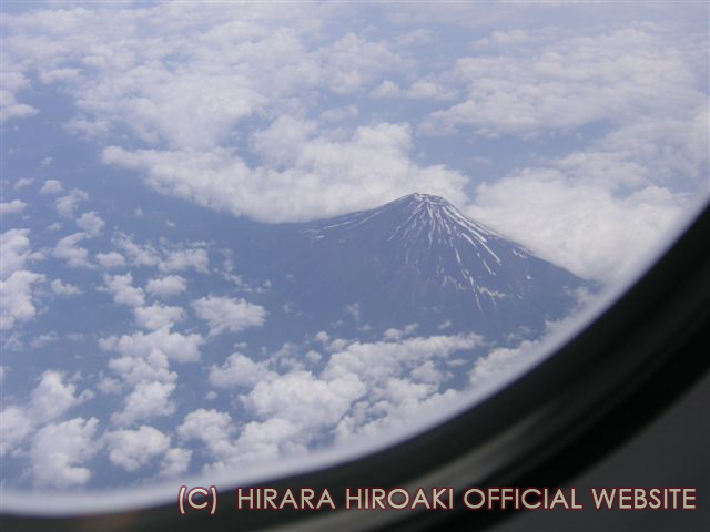 飛行機の窓から